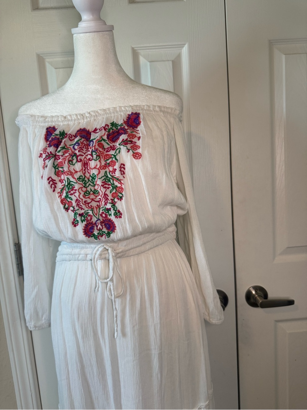 J.Gee Embroidered Floral Bohemian Maxi Dress Size Medium Off Shoulder - Picture 4 of 9